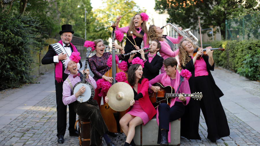 LIVE: Cats and Dinosaurs